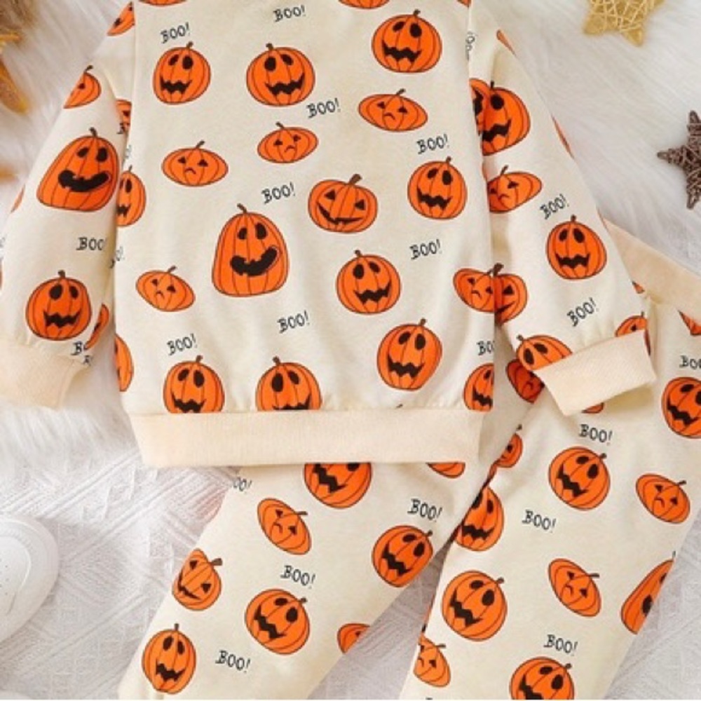 Baby Halloween sweatsuit 🎃